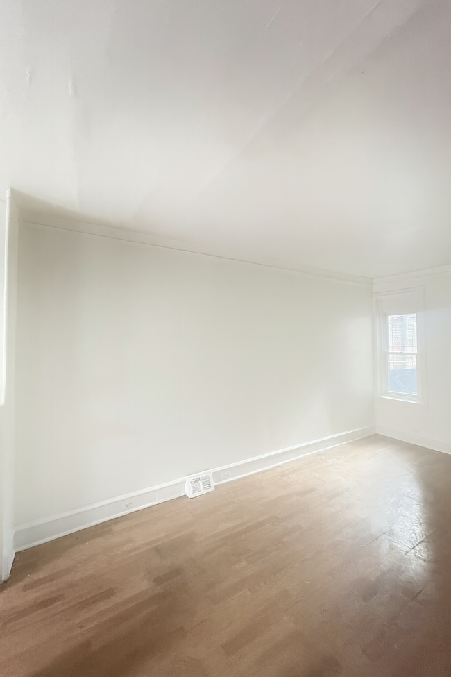 Building Photo - 128 W Wishart St