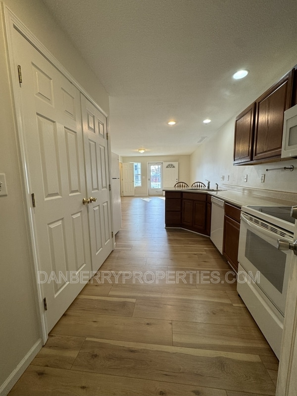 Building Photo - 214 Madison Ave