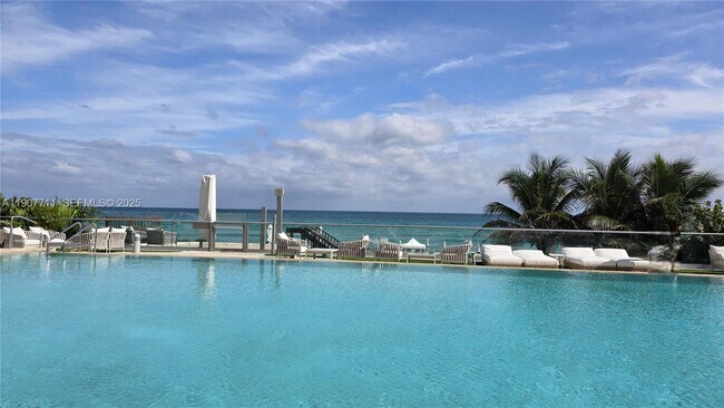 Building Photo - 17475 Collins Ave