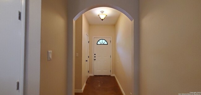 Building Photo - Newly Renovated Town-home