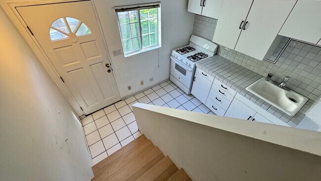 Building Photo - 459 N Alfred St