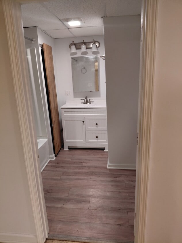 FULL BATHROOM 2 - 2705 Barth Ave