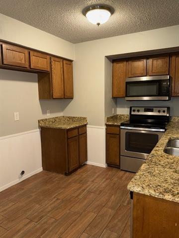 Building Photo - 912 Meadowbrook Dr