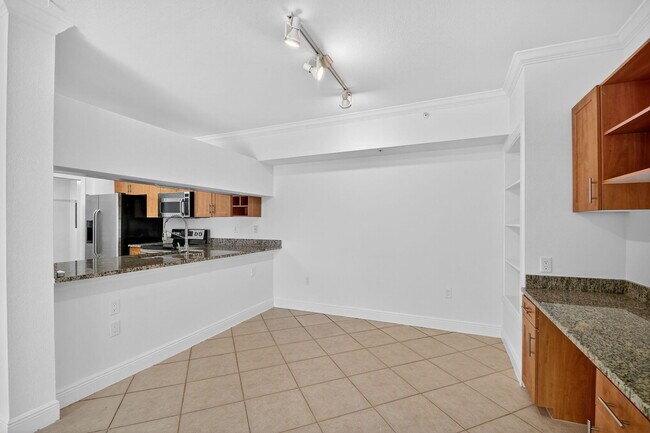 Building Photo - 6511 Emerald Dunes Dr