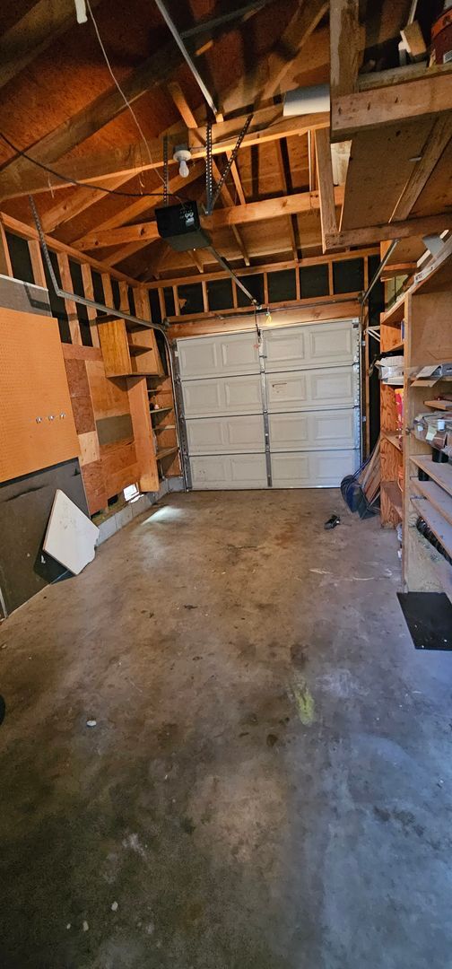 Building Photo - For Rent 3 bed 3 bath Plus 4th room or Off...
