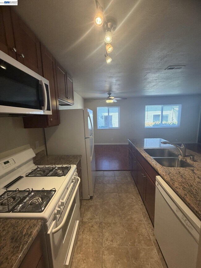 Building Photo - 2170 Arroyo Ct