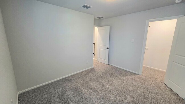 Building Photo - 920 Santa Lucia Dr