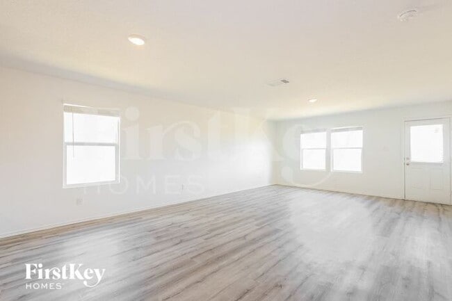 Building Photo - 131 Agave Cir