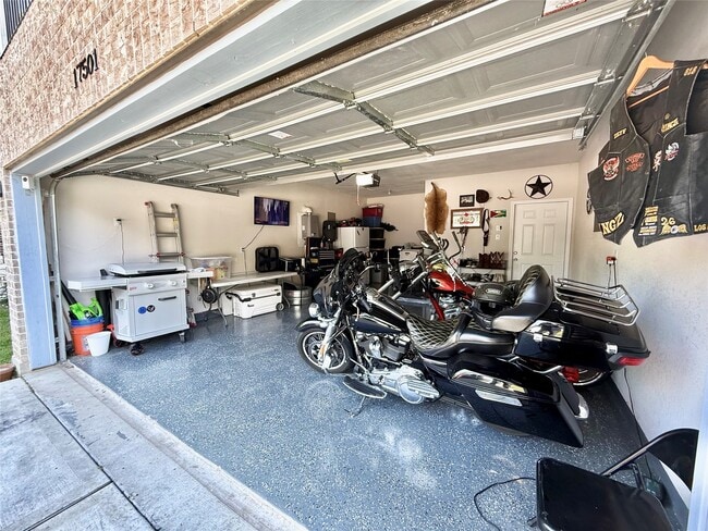 Building Photo - 17501 Deer Creek Dr