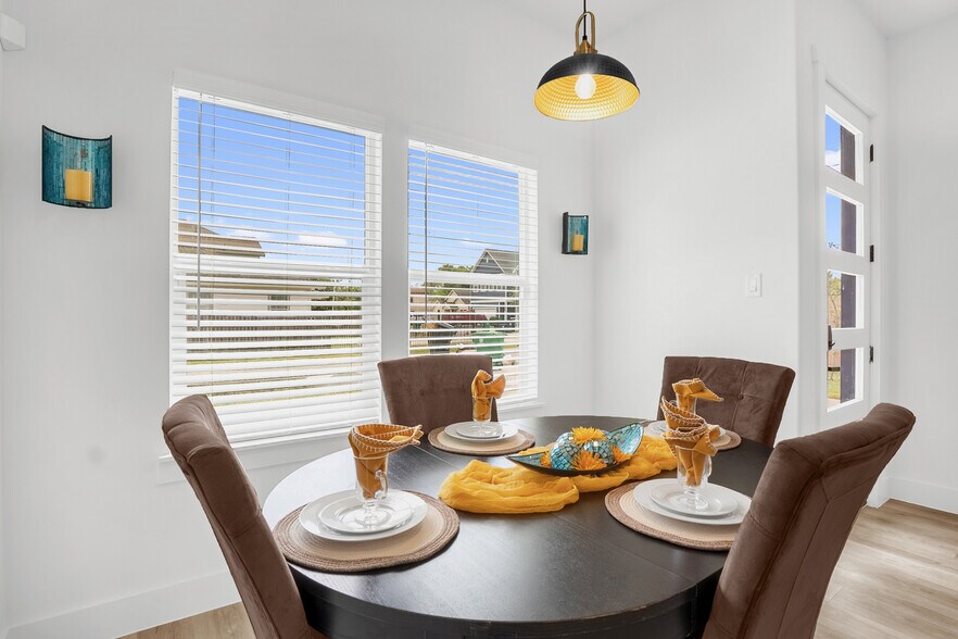 Dinning room - 4321 McKinley St