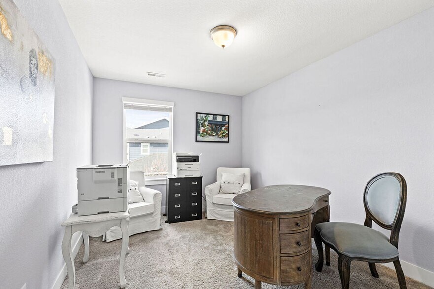 Building Photo - 799 Robert St