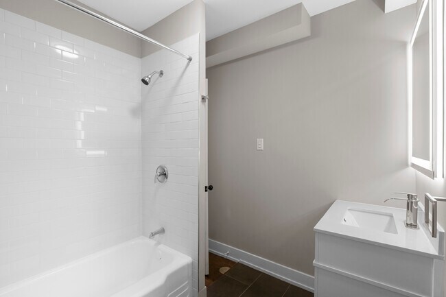 Building Photo - 2618 N Mozart St
