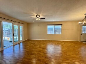 Building Photo - Excellent Location! 4Bed 2Bath Wood Floori...