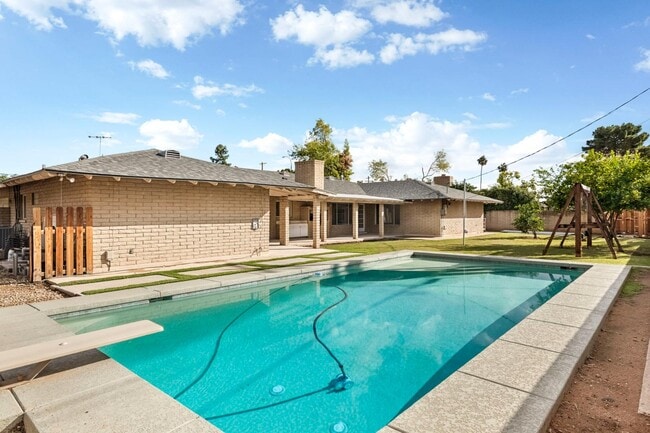 Building Photo - 2610 S Ventura Dr