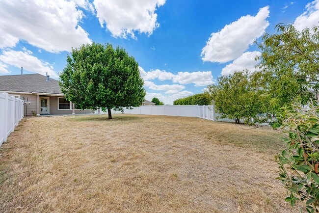 Building Photo - Large home in Pflugerville!  3 car garage - Highland Park Neighborhood