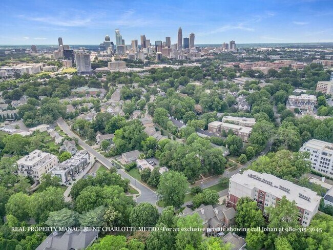 Building Photo - Luxurious 4 Bedroom, 5.5 Bathroom Townhome on Prestigious Queens Road. Contact (980) 315-3645 for...