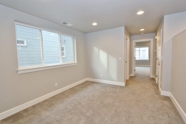 Building Photo - 3468 E Berghan St