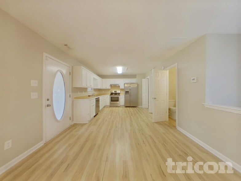 Building Photo - 6450 Bonanza Trail