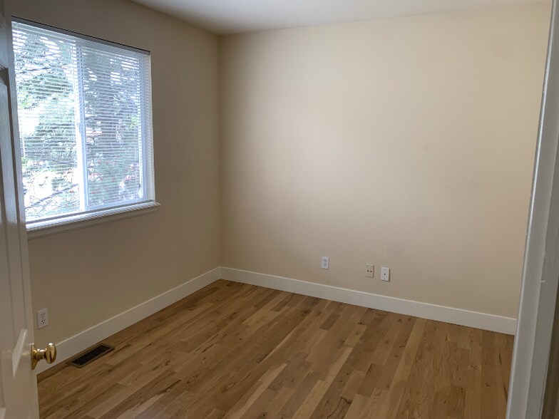 Building Photo - 1521 Laurenwood Way