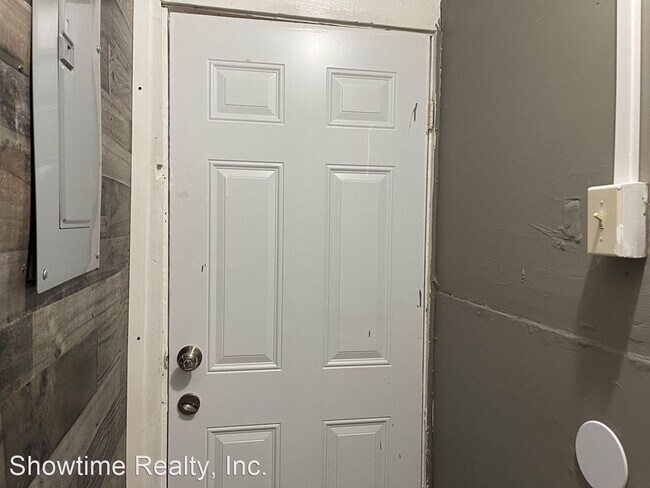 Building Photo - 1 br, 1 bath House - 2827 Waverly Ave. Unit A