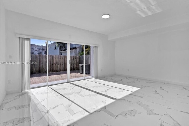 Building Photo - 10245 SW 154th Pl