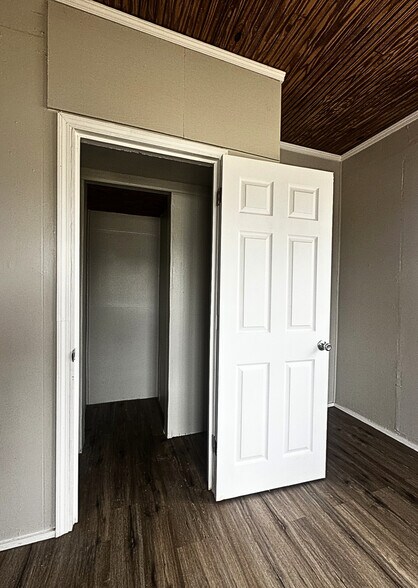 Building Photo - 408 E Michigan St