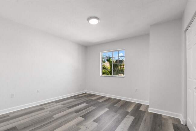 Building Photo - 4140 Napoli Lake Dr