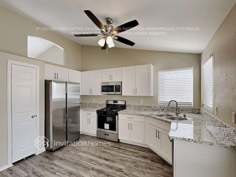 Building Photo - 5725 Pebble Rock Dr