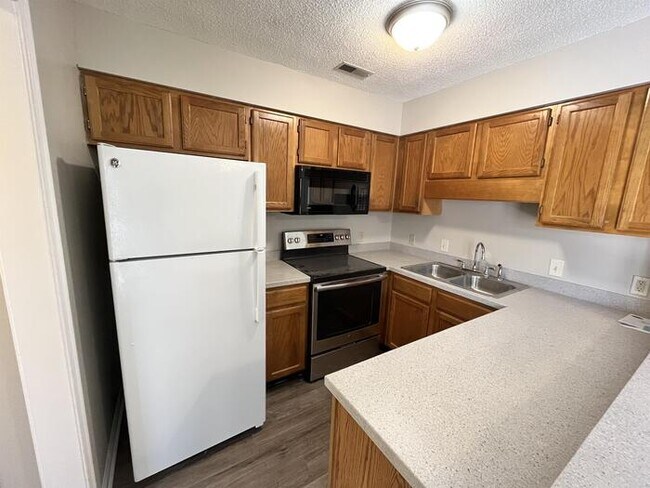 Building Photo - Forest Acres Townhouse