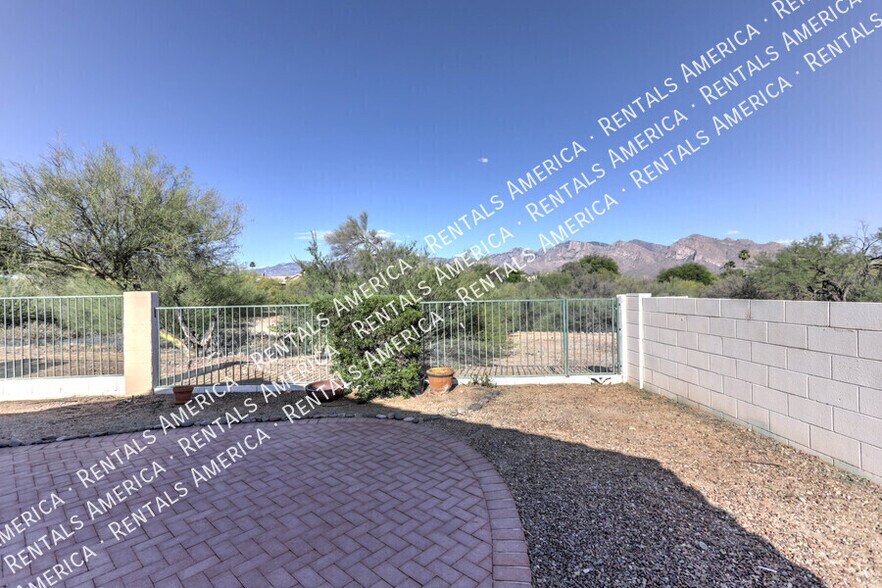 Building Photo - 10984 N Double Eagle Ct