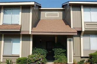 Building Photo - Coming Soon: 3 Bed, 2.5 Bath Condo