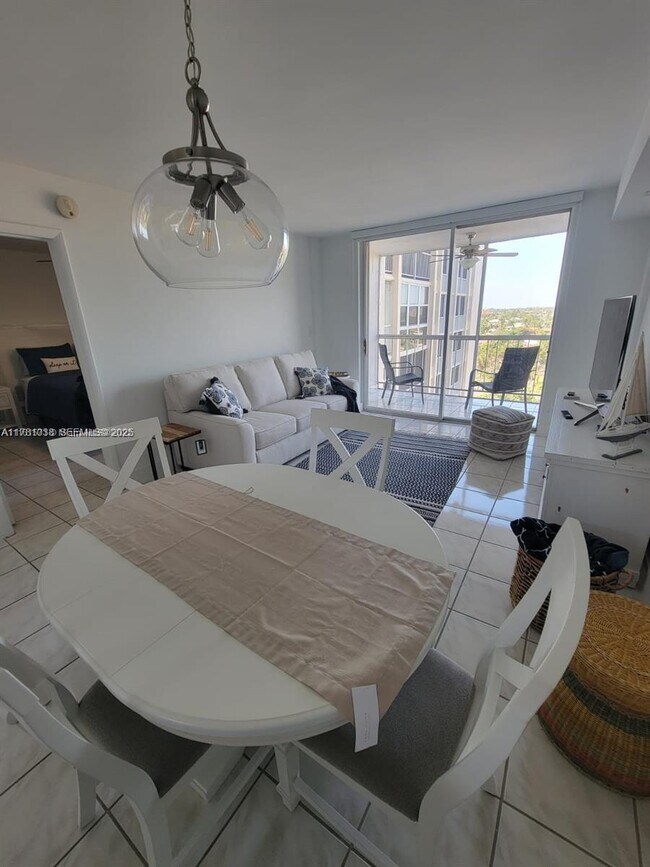 Building Photo - 1391 S Ocean Blvd