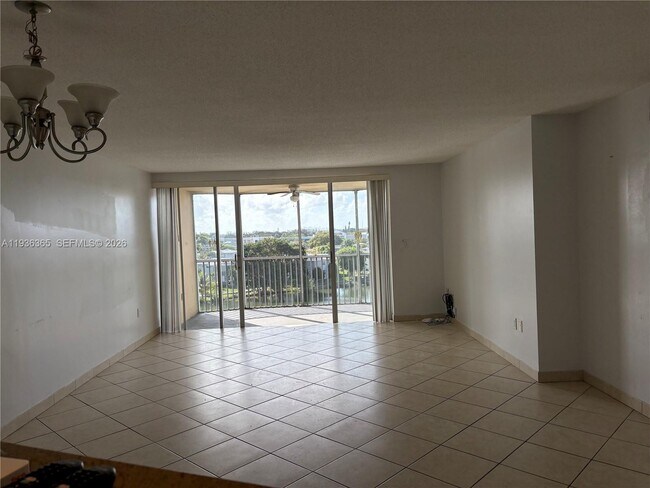 Building Photo - 1750 NE 191st St