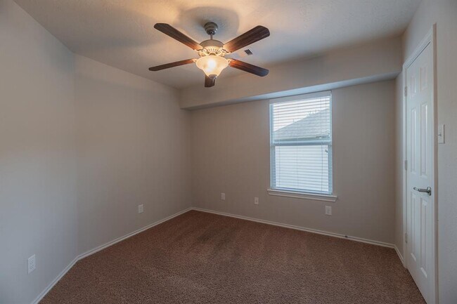 Building Photo - 18 Whitekirk Pl