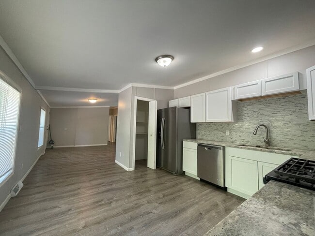 Building Photo - 3 Bedroom 2 Full Bath Home In Valpo