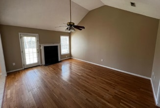 Building Photo - 3Bed/2Bath 1300 sq ft home!