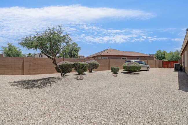 Building Photo - 8606 W Helen Ln