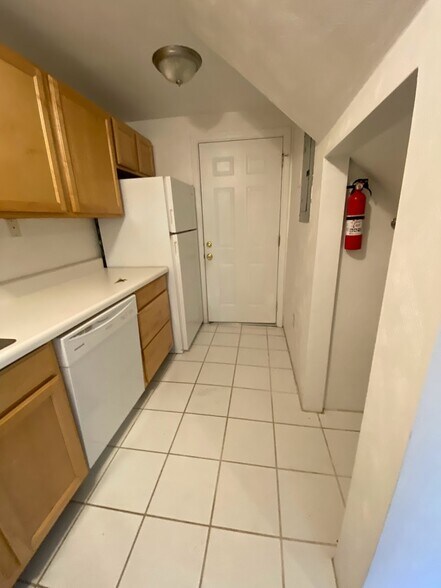 Building Photo - 5819 Bartlett St