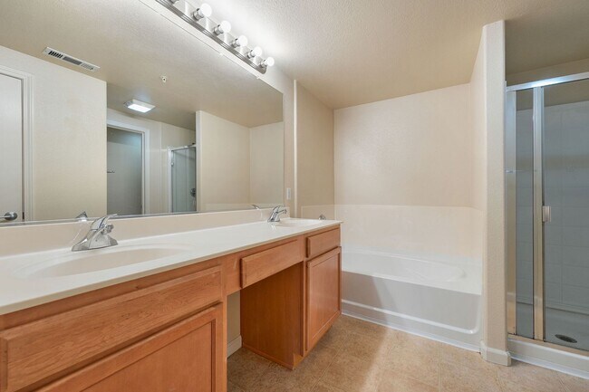 Building Photo - 1316 Milano Dr