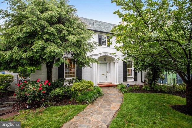 Primary Photo - 2739 Chesapeake St NW
