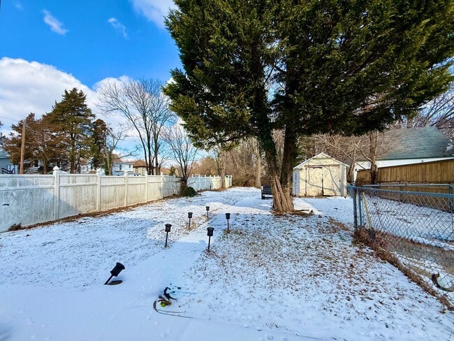 Building Photo - FOR RENT- Spacious 4 Bedroom 2 Bath Home in Penns Grove $2000