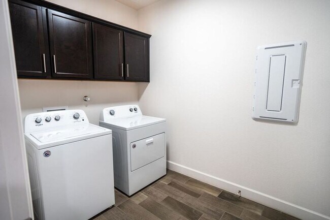 Building Photo - 6205 Redroot St NW