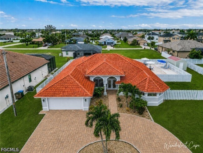 Building Photo - 4413 SW 10th Ave