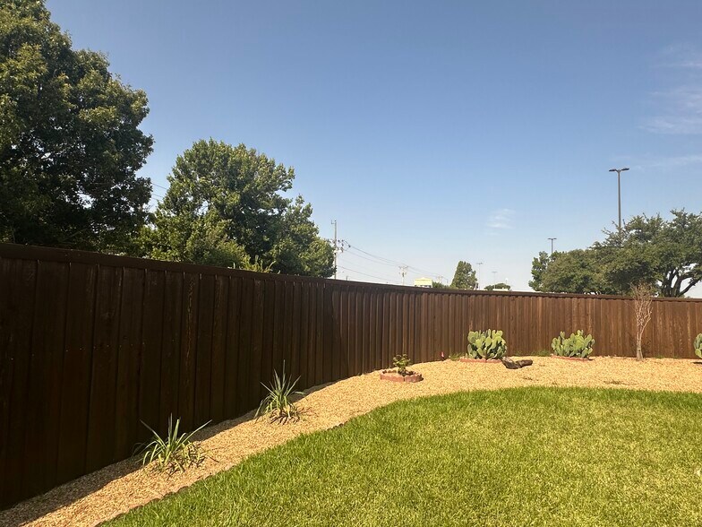 Building Photo - 7005 Fallkirk Dr