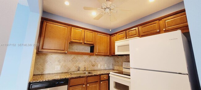 Building Photo - 534 Mansfield M