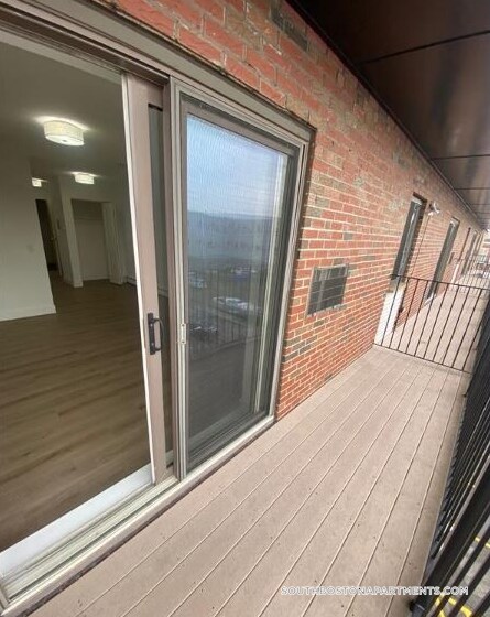 Building Photo - 741 E 6th St