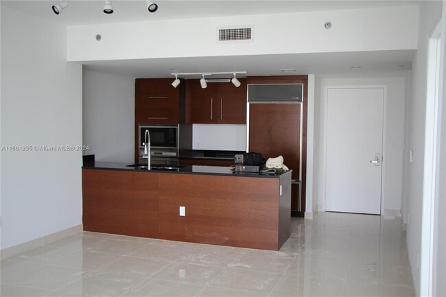 Building Photo - 465 Brickell Ave