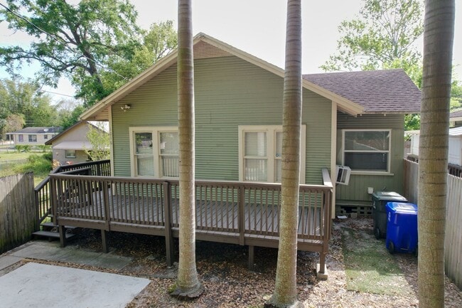 Building Photo - 1/1 in Central Lakeland with a great side ...