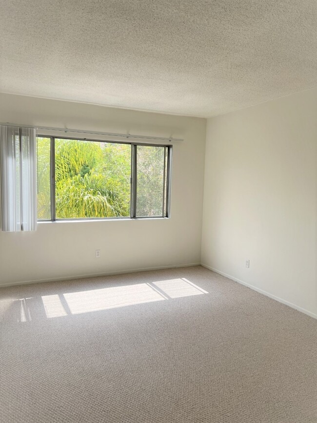 Building Photo - 801 S Lucerne Blvd