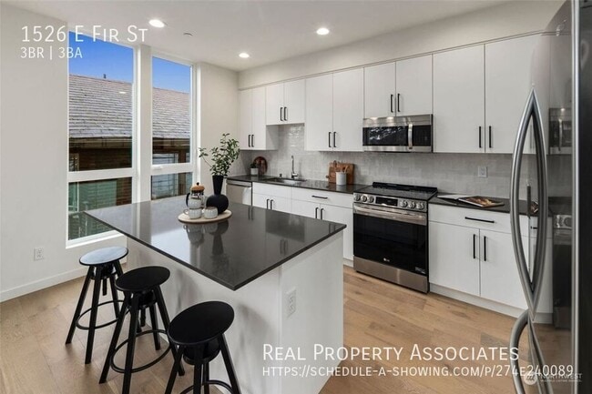 Building Photo - 1526 E Fir St